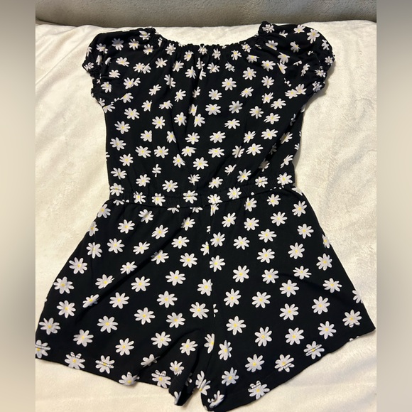 Old Navy Puff-Sleeve Jersey-Knit Romper - Lot of 2 - Picture 7 of 8